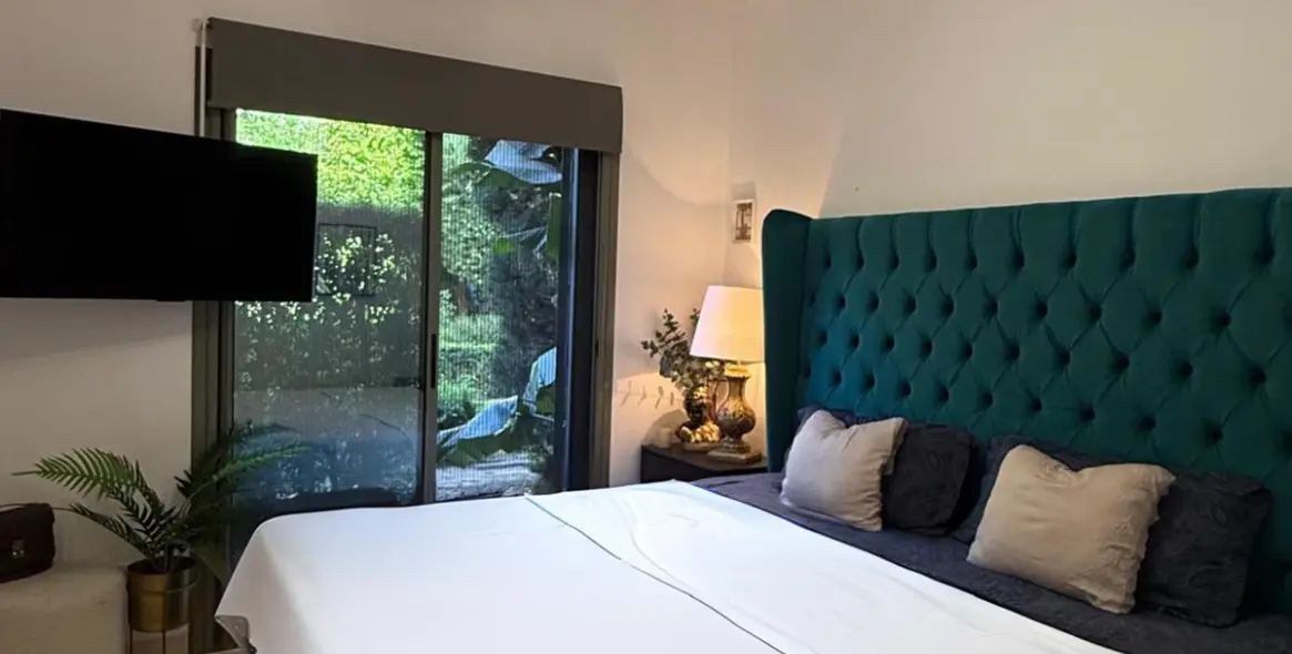 Sale of middle floor apartment in Estepona 3