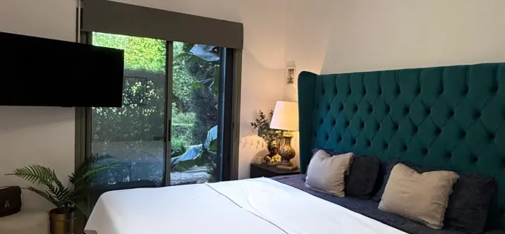 Sale of middle floor apartment in Estepona 2