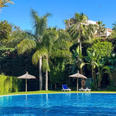 Sale of middle floor apartment in Estepona