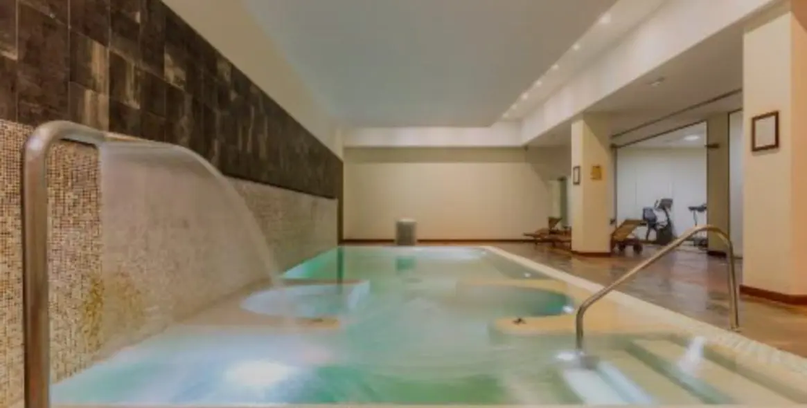 Sale of middle floor apartment in Estepona 5