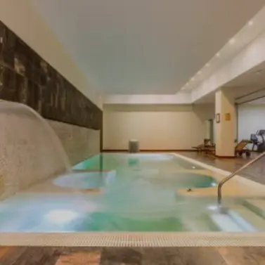 Sale of middle floor apartment in Estepona