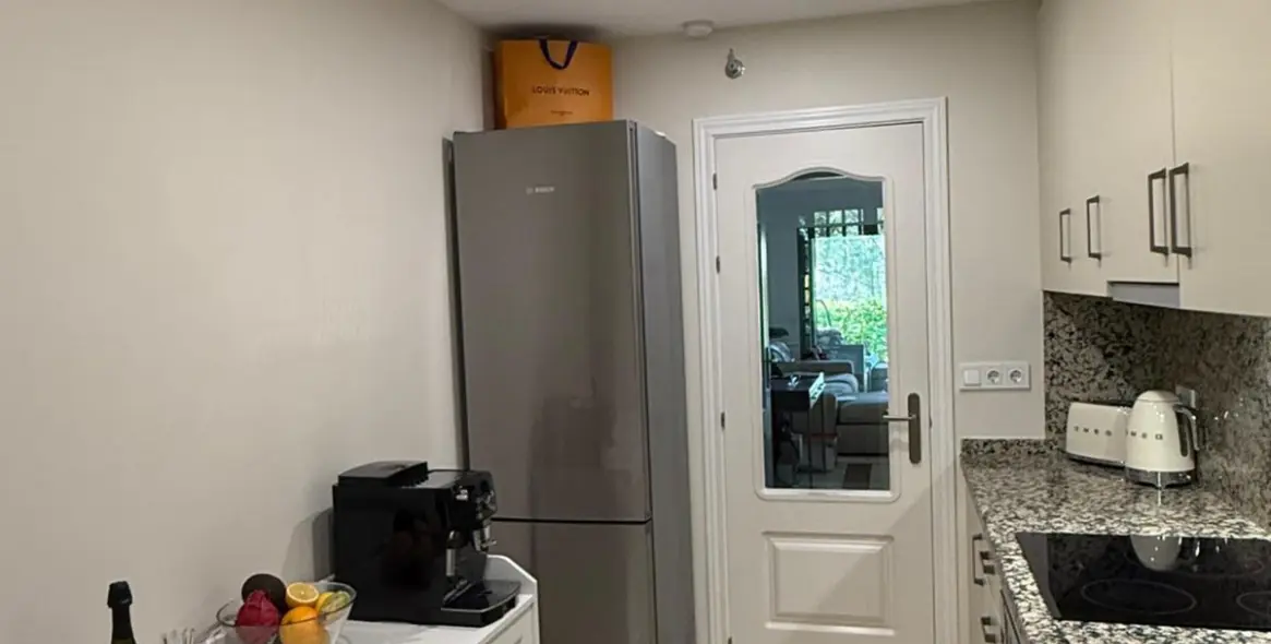 Sale of middle floor apartment in Estepona 8