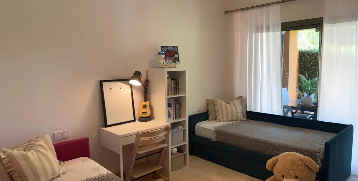 Sale of middle floor apartment in Estepona 10