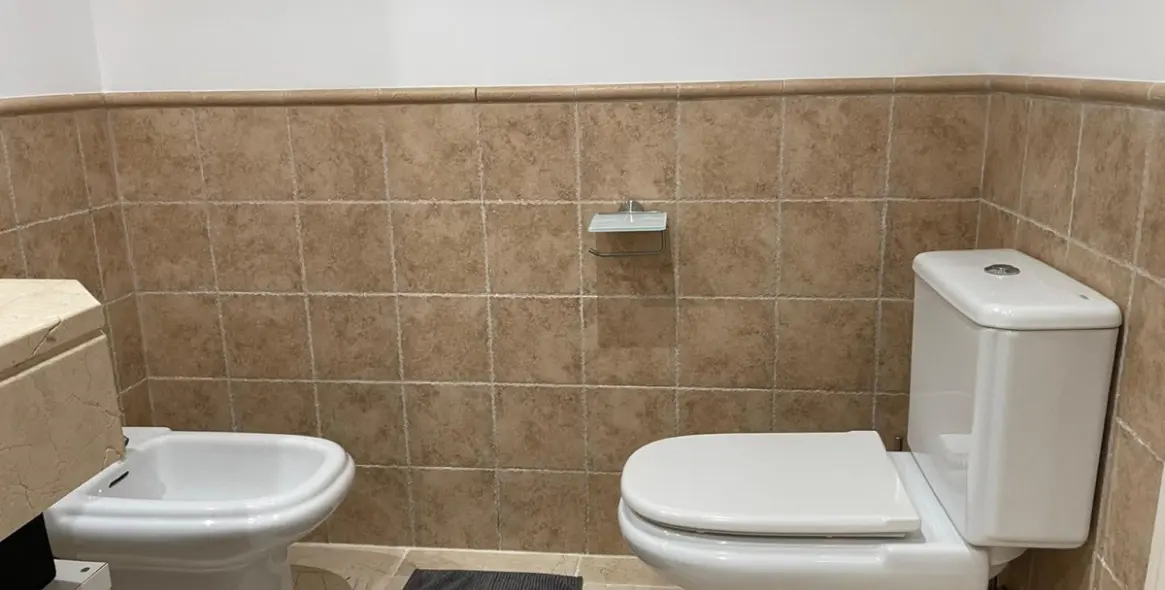 Sale of middle floor apartment in Estepona 12