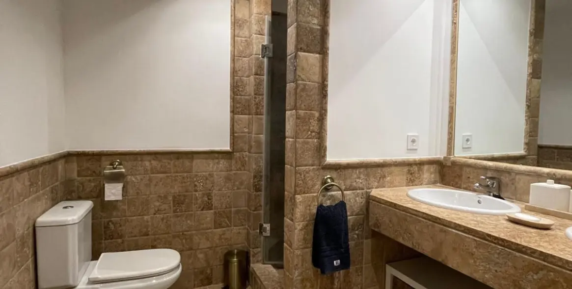 Sale of middle floor apartment in Estepona 13