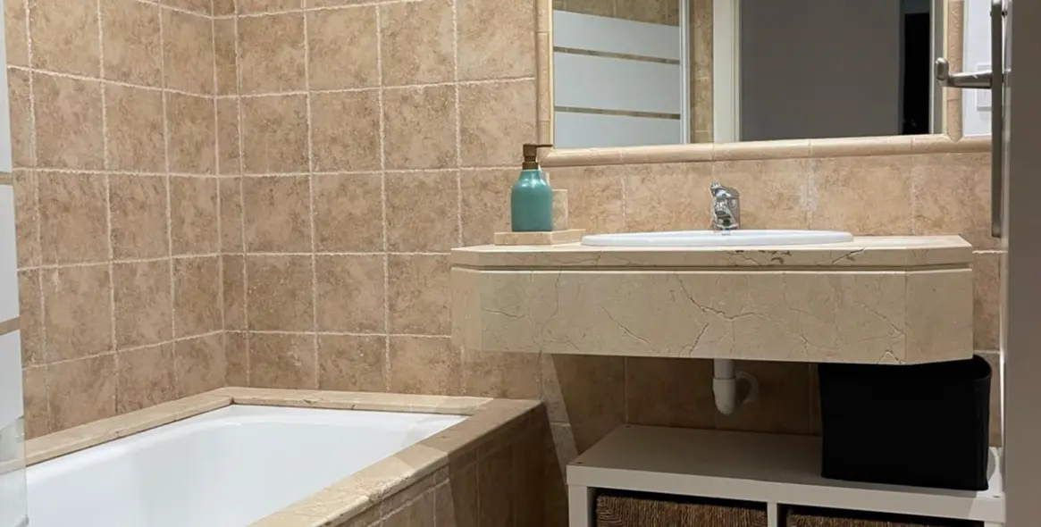 Sale of middle floor apartment in Estepona 15