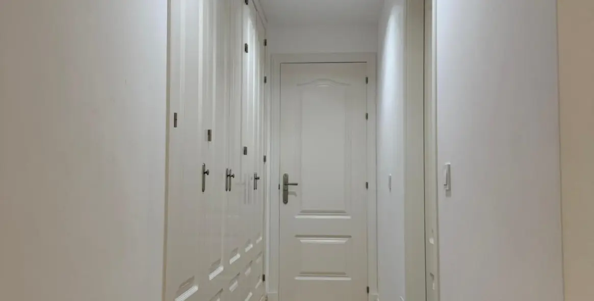 Sale of middle floor apartment in Estepona 18