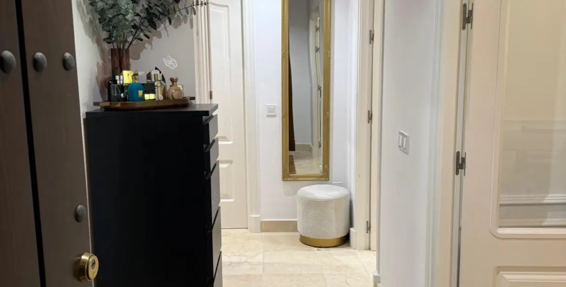 Sale of middle floor apartment in Estepona 19