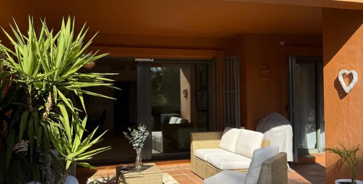 Sale of middle floor apartment in Estepona 21