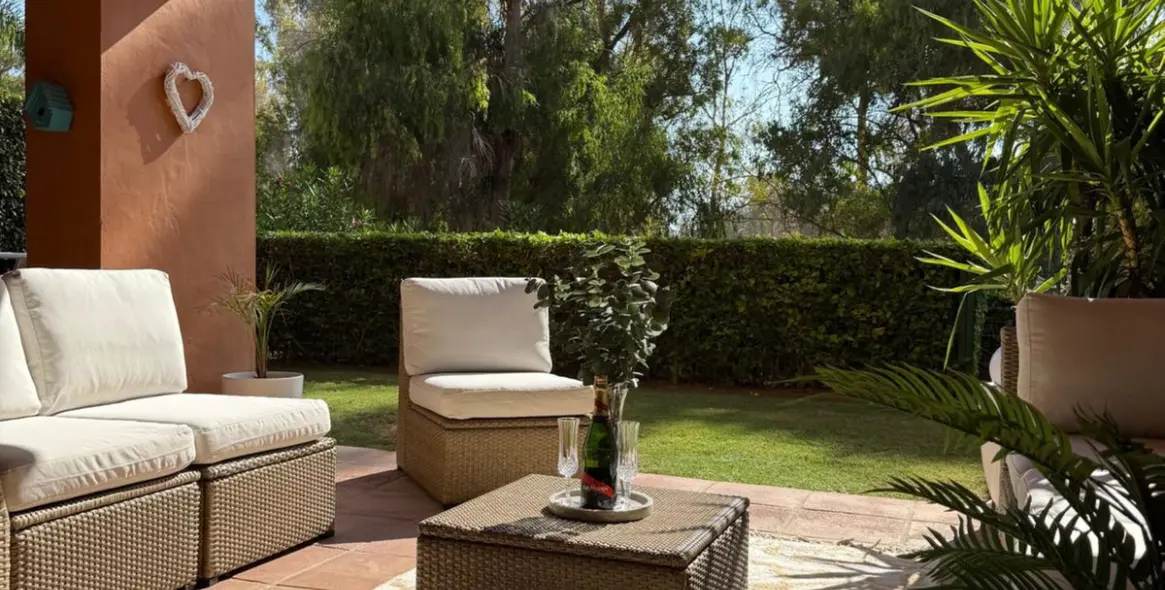 Sale of middle floor apartment in Estepona 22