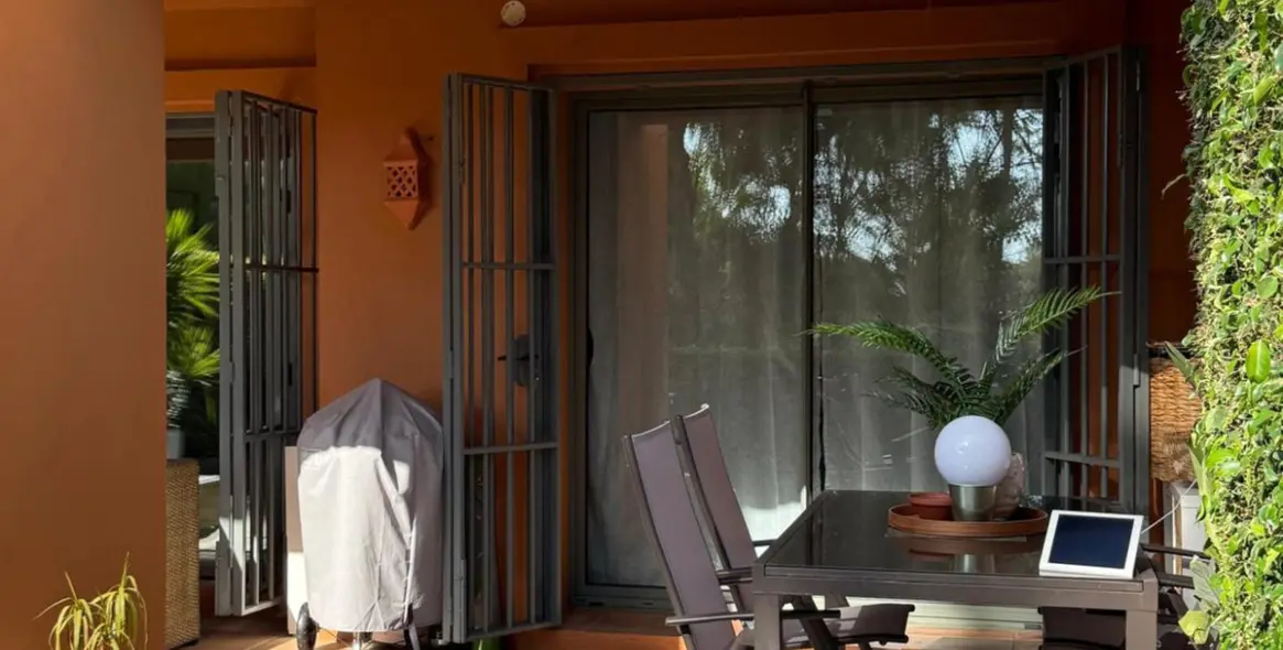 Sale of middle floor apartment in Estepona 23