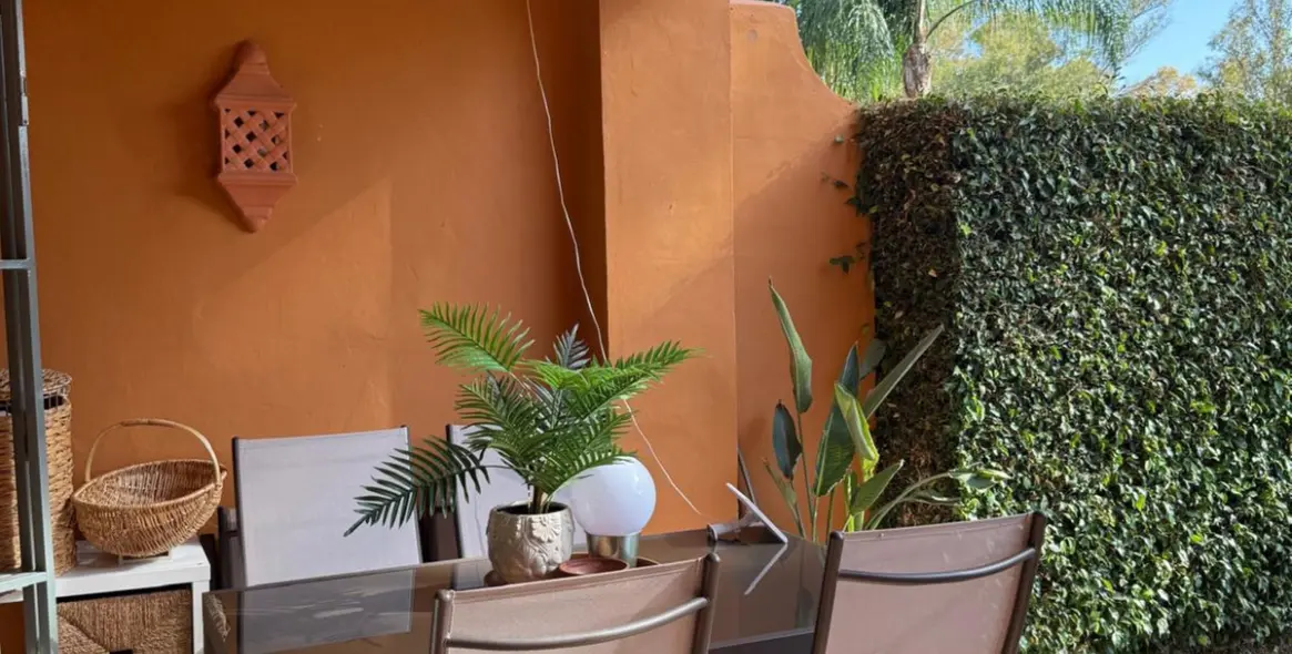 Sale of middle floor apartment in Estepona 24