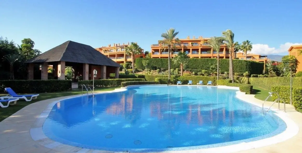 Sale of middle floor apartment in Estepona 30