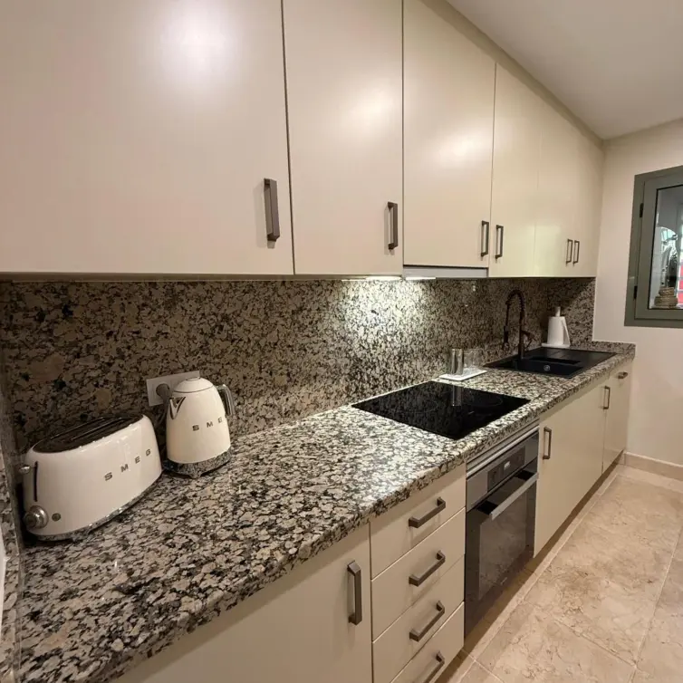 Продажа апартаментов на среднем этаже в Estepona