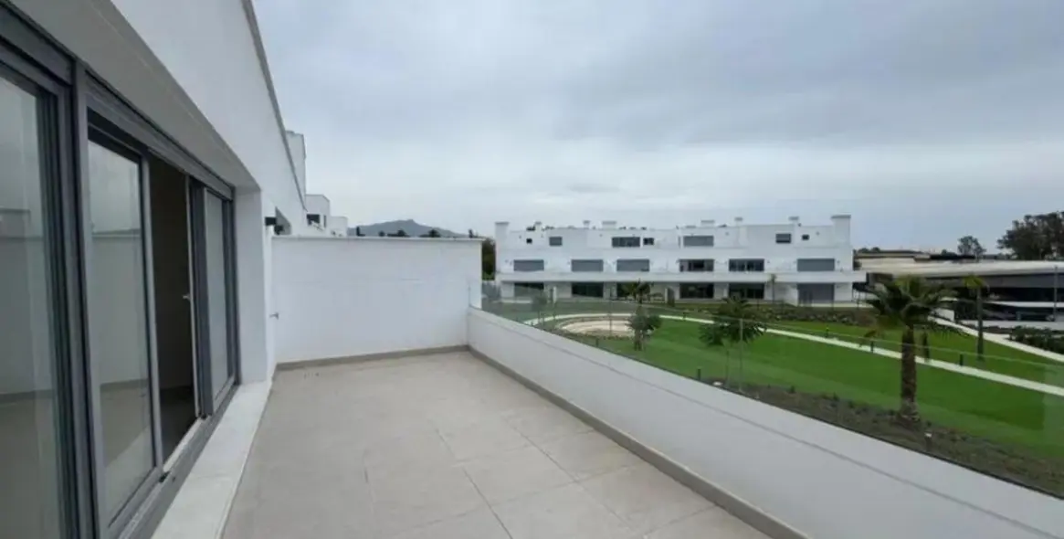 Sale of middle floor apartment in Bel Air 3