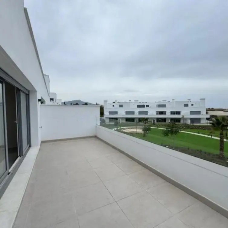 Venta de apartamento en planta media en Bel Air
