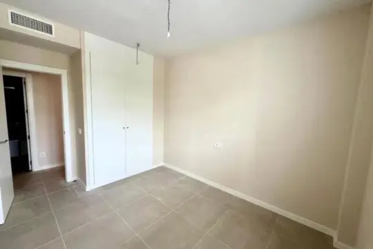 Image 6 thumb