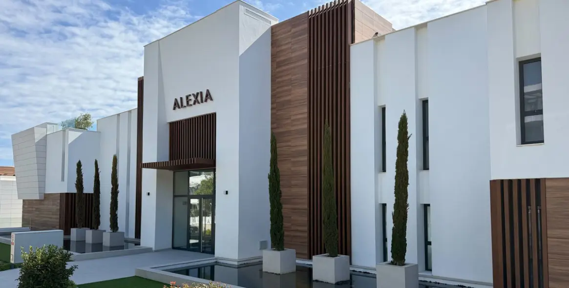 Продажа апартаментов на первом этаже в Estepona 1