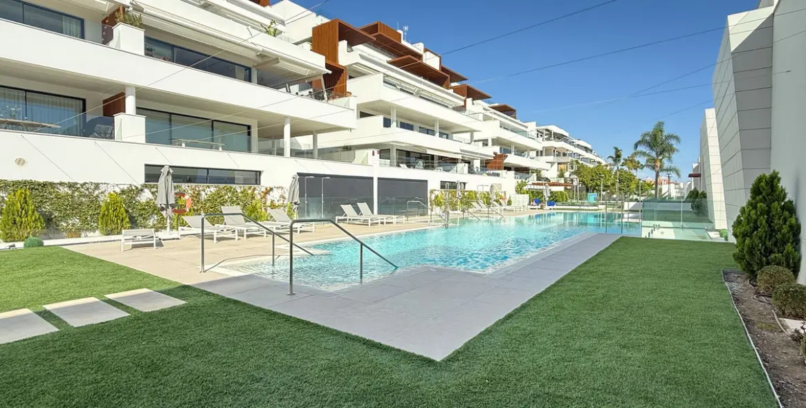 Продажа апартаментов на первом этаже в Estepona 2