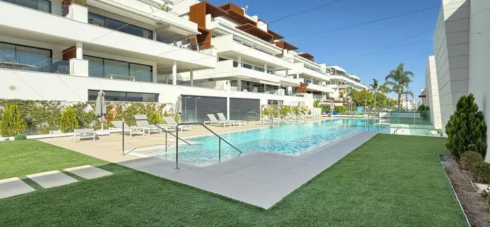 Продажа апартаментов на первом этаже в Estepona 1