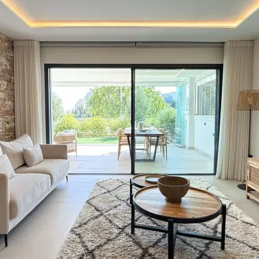 Продажа апартаментов на первом этаже в Estepona