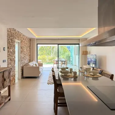 Продажа апартаментов на первом этаже в Estepona