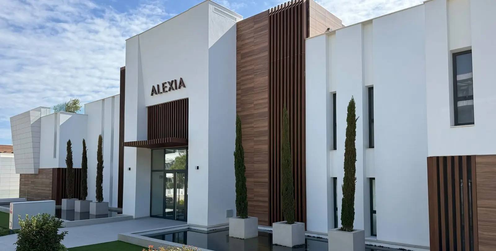 Sale of ground floor apartment in Estepona 1