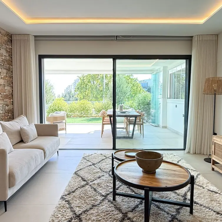 Продажа апартаментов на первом этаже в Estepona