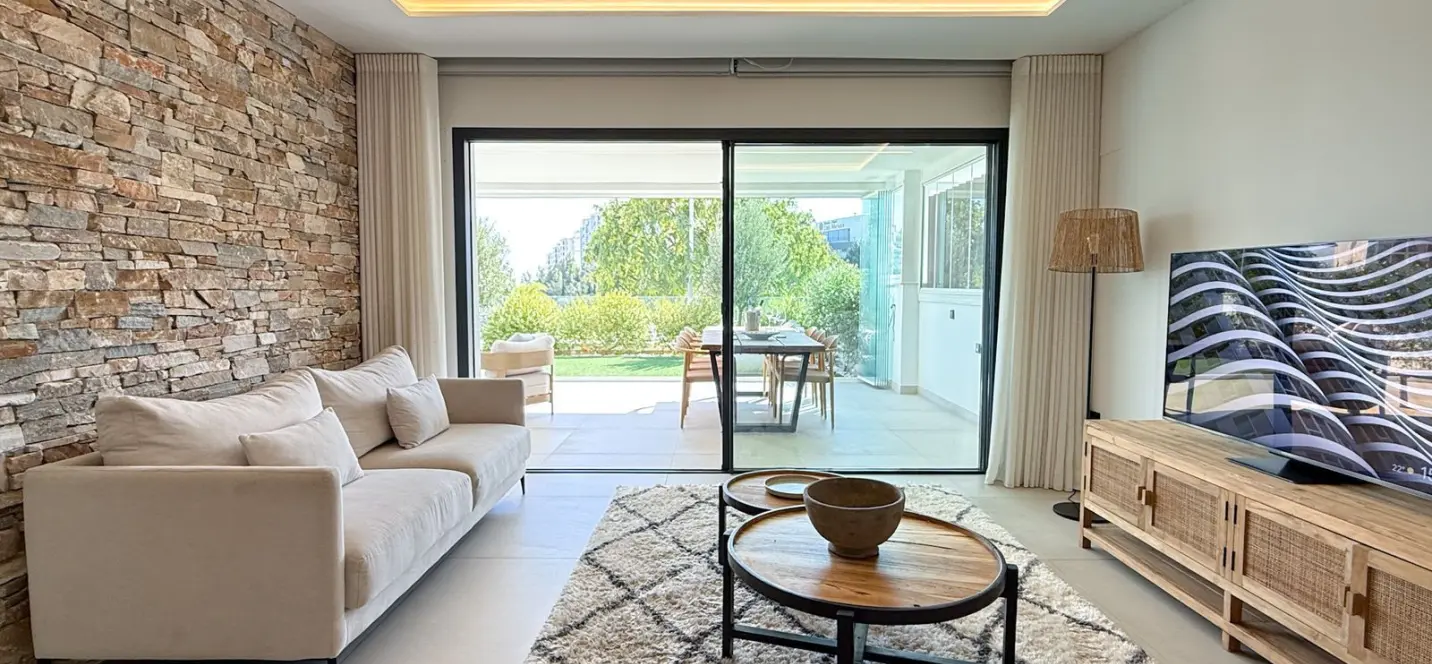 Продажа апартаментов на первом этаже в Estepona 1