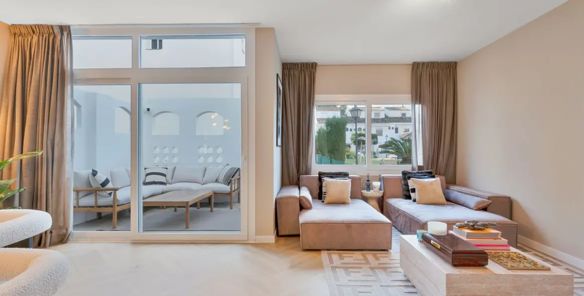 Продажа таунхауса в Guadalmina Baja 10