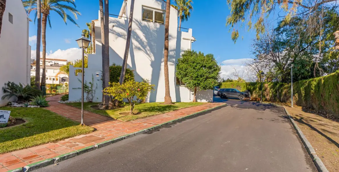 Alquiler a largo plazo de adosado en Guadalmina Baja 29