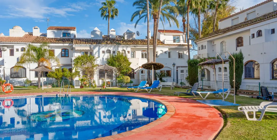 Alquiler a largo plazo de adosado en Guadalmina Baja 30