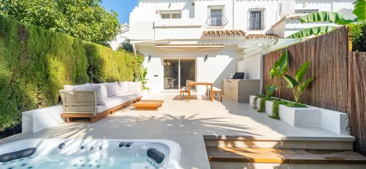 Продажа таунхауса в Nueva Andalucía 0