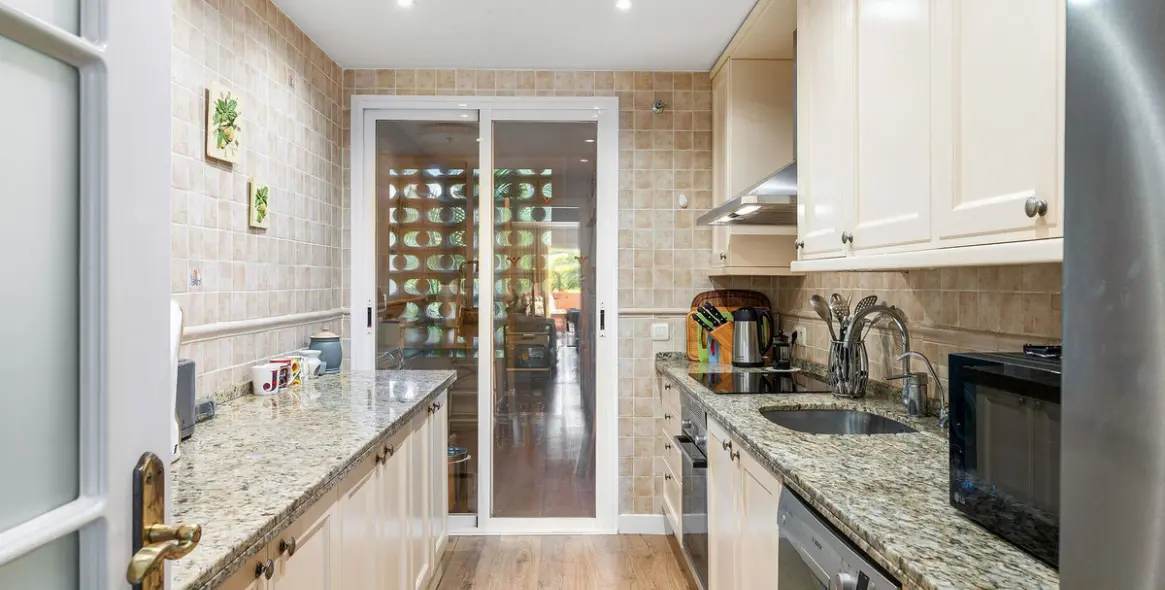 Продажа апартаментов на первом этаже в Marbella 13