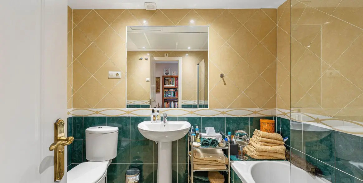 Sale of ground floor apartment in Marbella 23