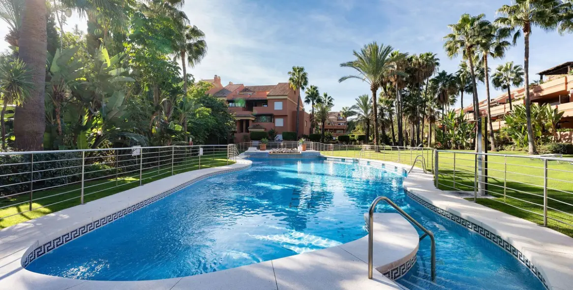 Sale of ground floor apartment in Marbella 25