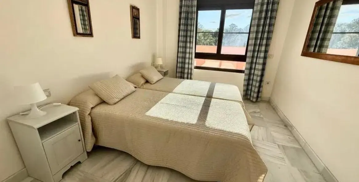 Sale of penthouse duplex in Hacienda del Sol 16