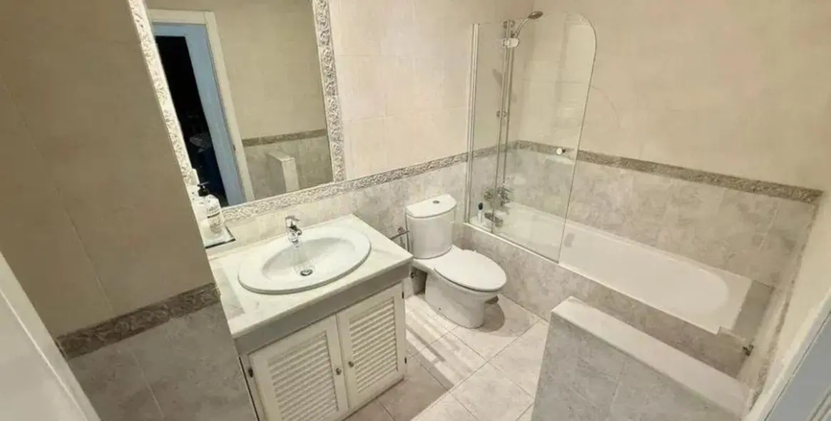 Sale of penthouse duplex in Hacienda del Sol 20