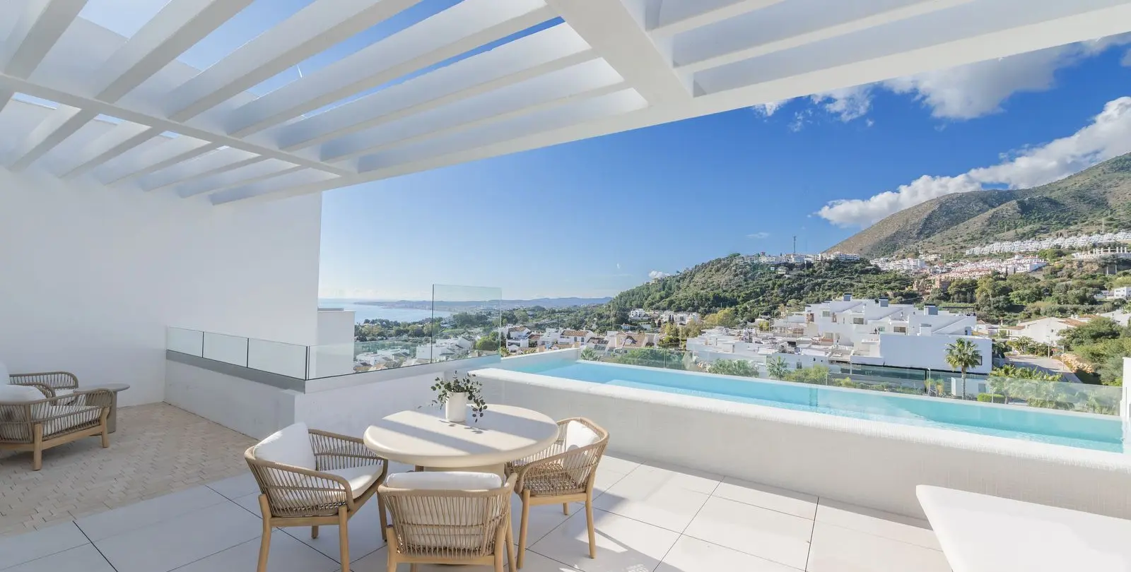 Продажа  отдельно стоящей виллы в Benalmadena Pueblo 2