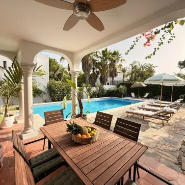 Продажа  отдельно стоящей виллы в Estepona