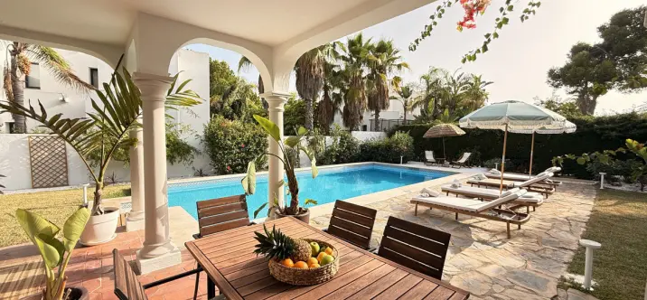 Продажа  отдельно стоящей виллы в Estepona 0