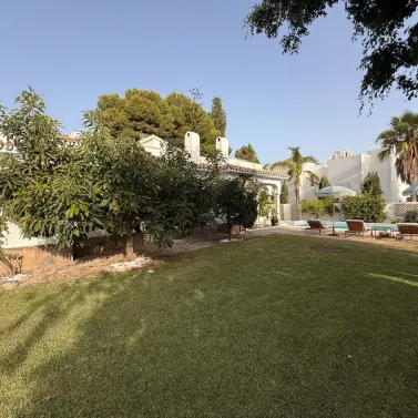 Продажа  отдельно стоящей виллы в Estepona