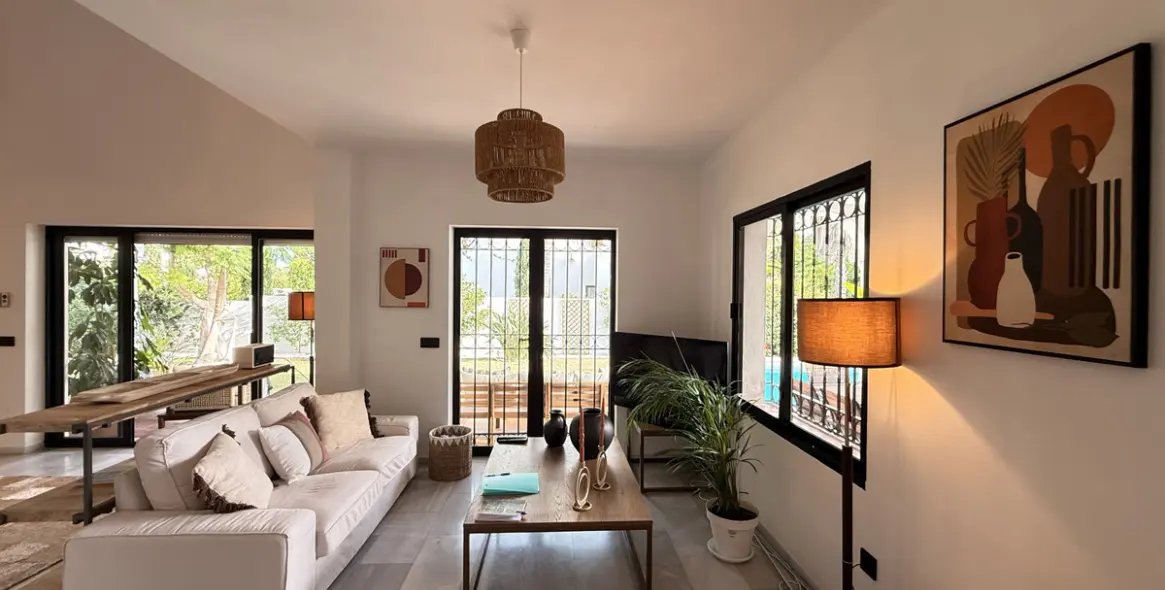 Продажа  отдельно стоящей виллы в Estepona 8