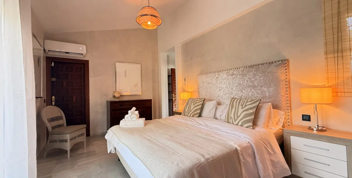 Продажа  отдельно стоящей виллы в Estepona 15