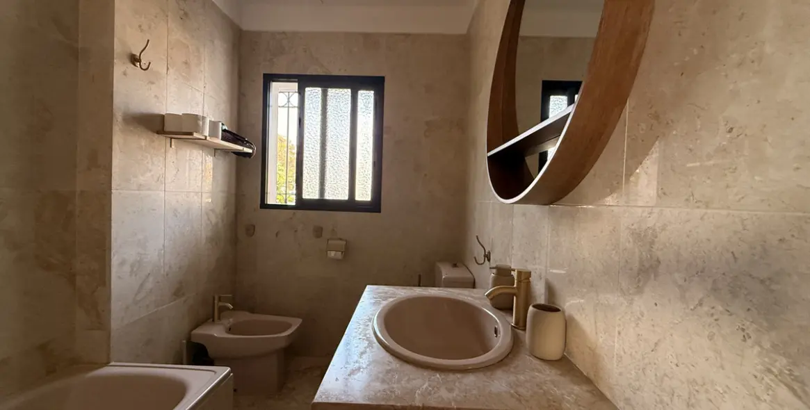 Продажа  отдельно стоящей виллы в Estepona 16