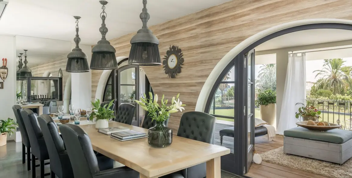 Sale of detached villa in El Paraiso 9