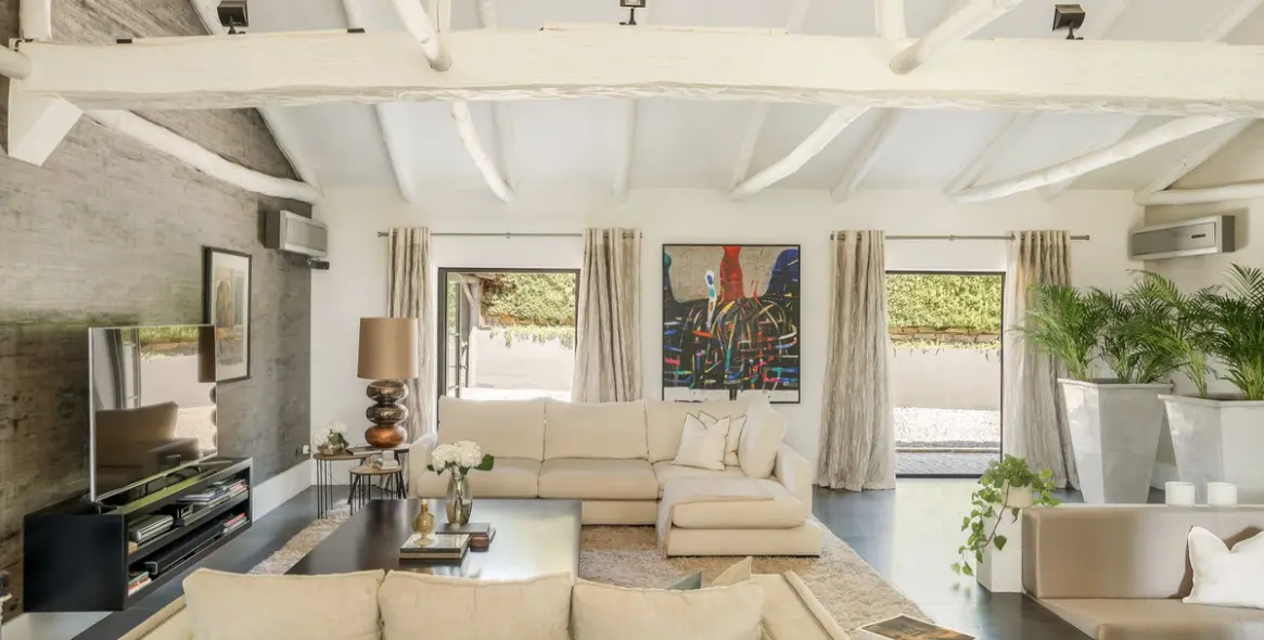 Sale of detached villa in El Paraiso 12