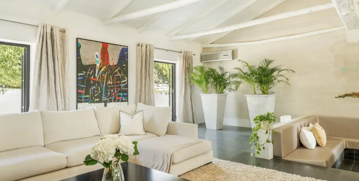 Sale of detached villa in El Paraiso 14