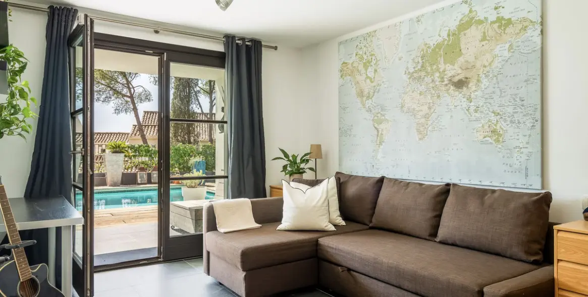 Sale of detached villa in El Paraiso 17