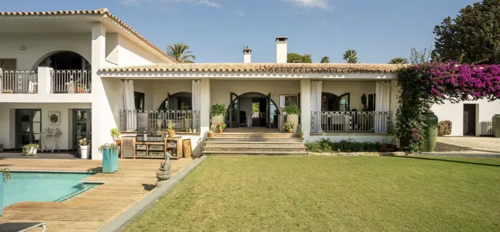 Venta de villa independiente en El Paraiso 3
